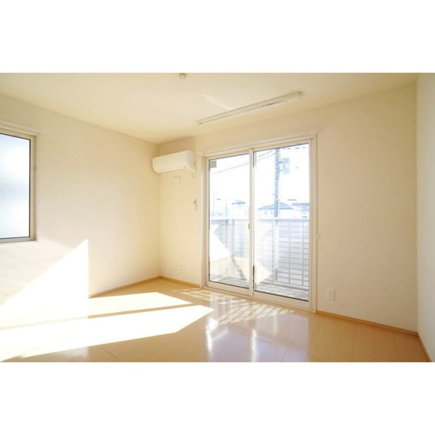 高い天井の室内で随所に気遣いを リヴェール見和