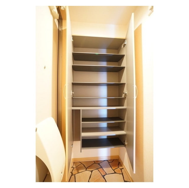 玄関がきれいに片付きますね リヴェール見和