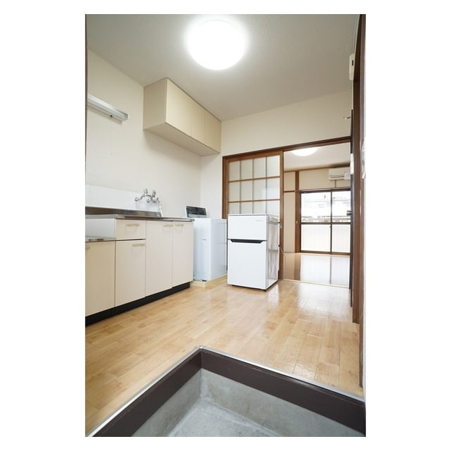 玄関から続くキッチンスペース コーポ入野