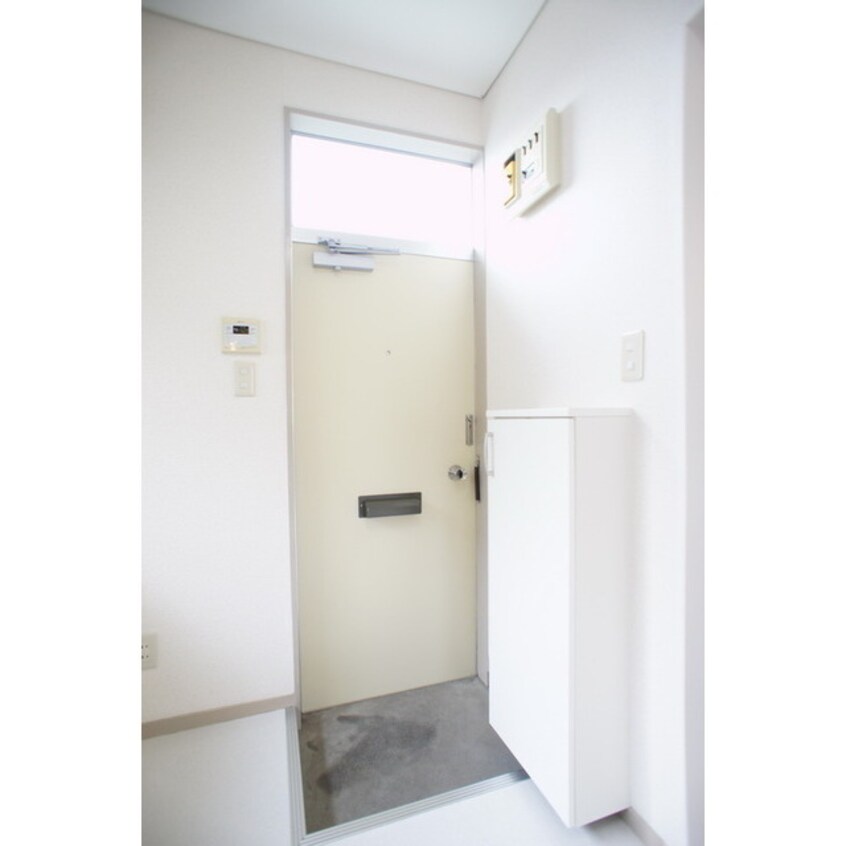 シューズボックス完備の玄関 栄興ハイツＡ棟