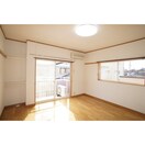 明るい日差しの空間 栄興ハイツＢ棟