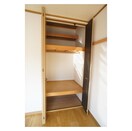 シンプルで使いやすいクローゼッ 栄興ハイツＢ棟
