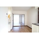 玄関から続くキッチンスペース 二木ハイツ