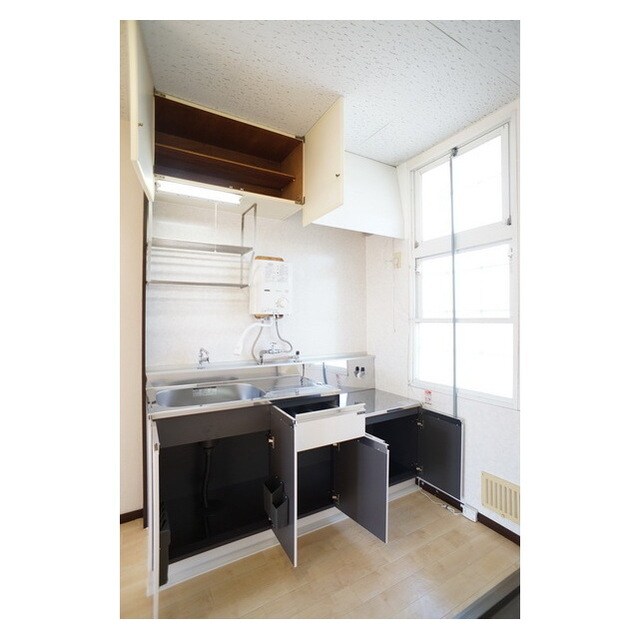 食器や調理器具を効率良く収納で 二木ハイツ