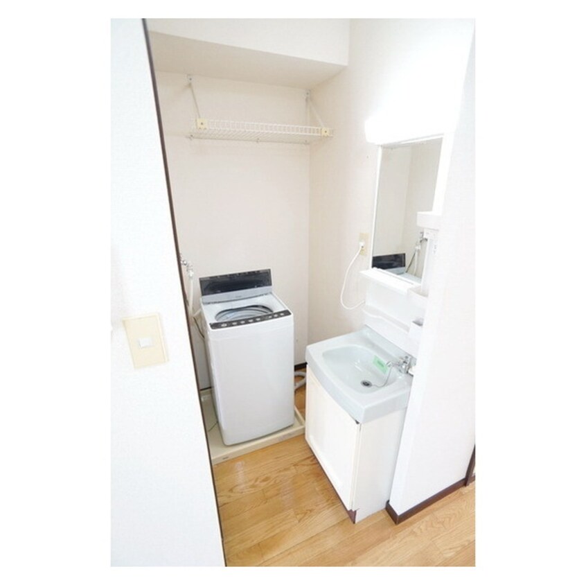 洗面横に洗濯機置き場がございま 二木ハイツ