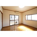 明るい日差しの室内 スズキハイツＡ棟