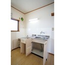 小窓もあり換気に便利ですね スズキハイツＡ棟