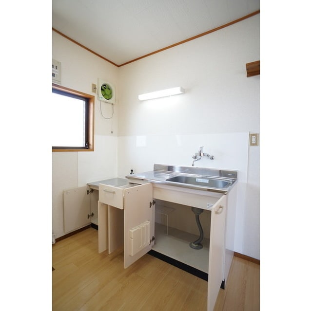 小窓もあり換気に便利ですね スズキハイツＡ棟