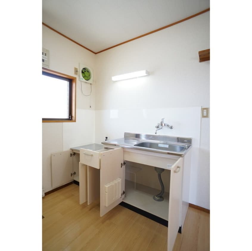 小窓もあり換気に便利ですね スズキハイツＡ棟