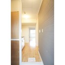 玄関から続くキッチンスペース ツインズ２４