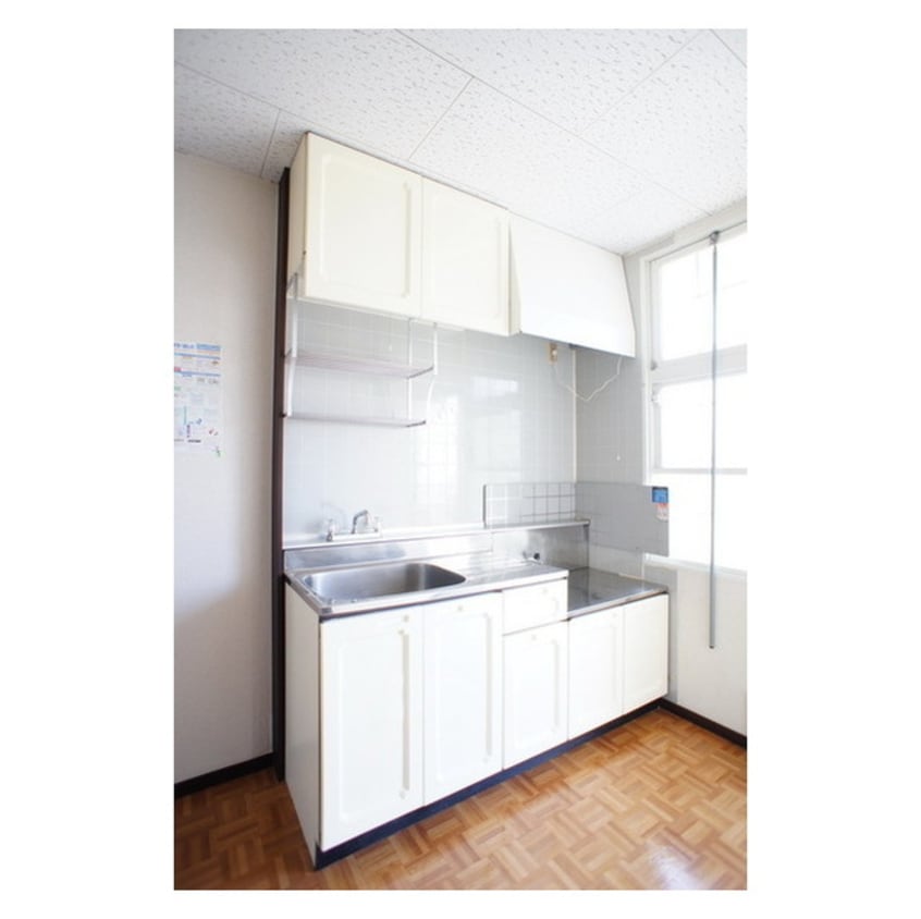 窓もあり明るい空間 梅原コーポ