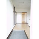 玄関から続くキッチンスペース コーポワスギ