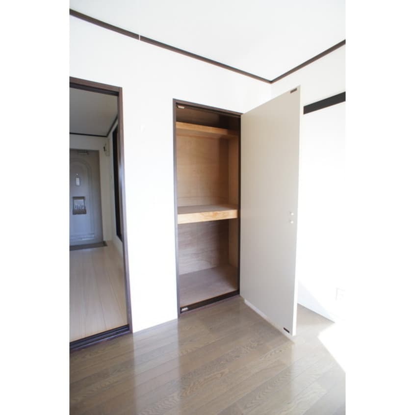 大物から小物までしっかり収納で メゾンド鶴