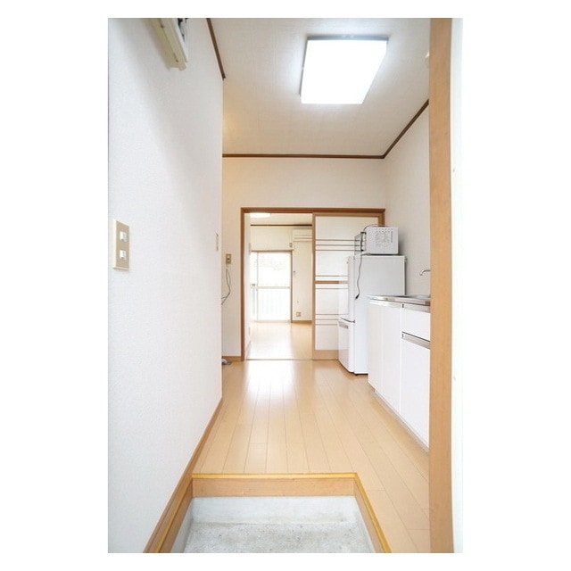 玄関から続くキッチンスペース コーポ文京