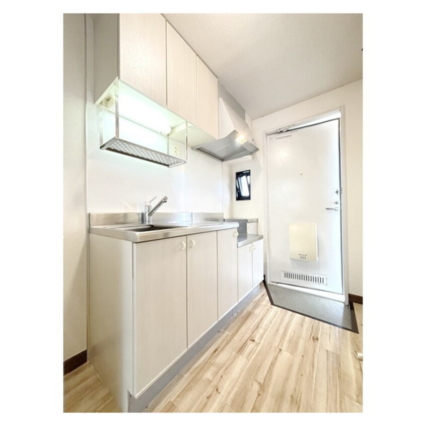 小窓が付いて明るく換気もできま ルミエールＡ棟