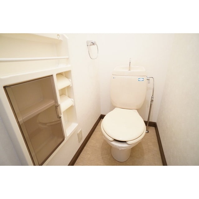 気遣いを感じる棚やホルダー付き ルミエールＡ棟