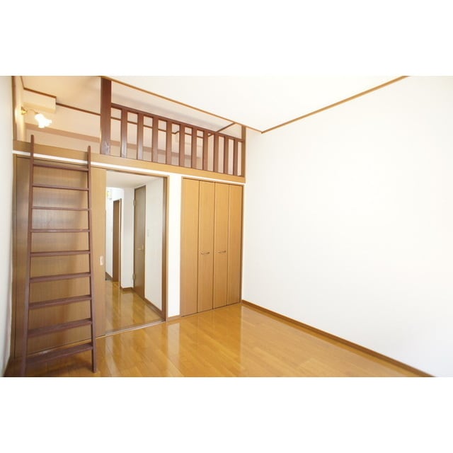 落ち着いた雰囲気の室内 コーポフルサワ