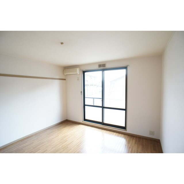 明るい日差しの室内 コーポヤマノベＣ棟