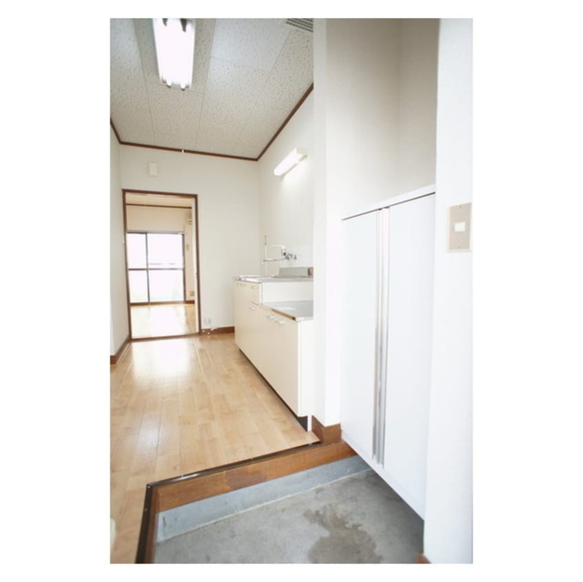 玄関から続くキッチンスペース あけぼのコーポＣ棟