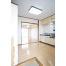 玄関から続くスペース ニューサンハウス