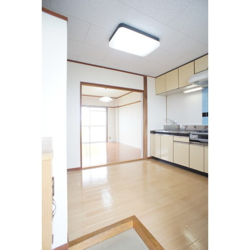 玄関から続くスペース ニューサンハウス