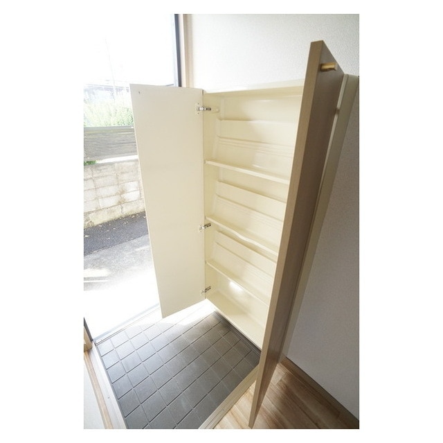 玄関がキレイに片付きますね 袴塚ベータ