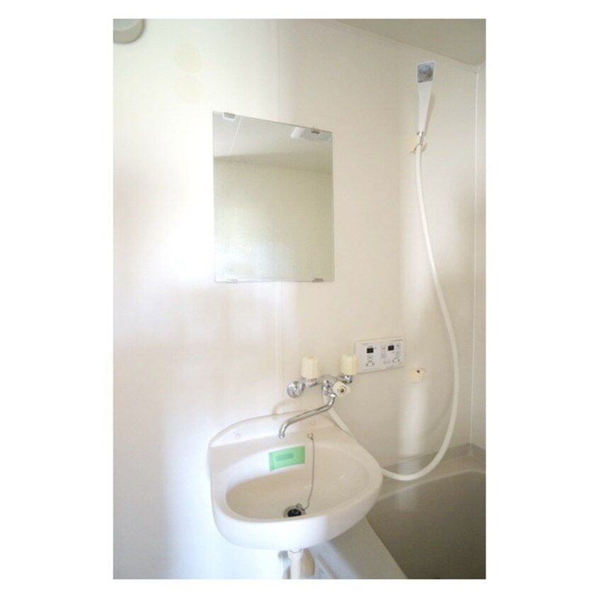 あると便利な鏡と洗面ボウル 袴塚ベータ