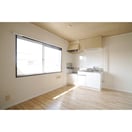 大きな窓から明るい陽の差し込む タウニィホリ　Ｄ