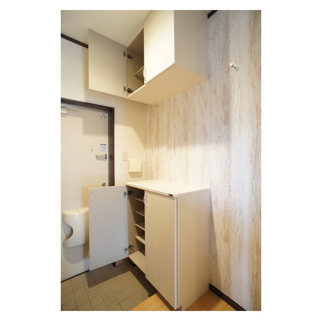 玄関がキレイに片付きますね Wisteria （ｳｨｽﾃﾘｱ）