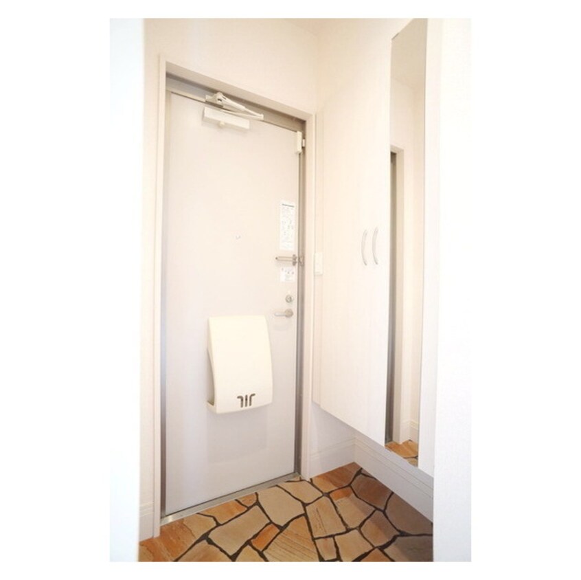 シューズボックス完備の玄関 メゾンもみじの郷