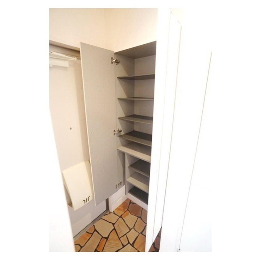 玄関がキレイに片付きますね メゾンもみじの郷