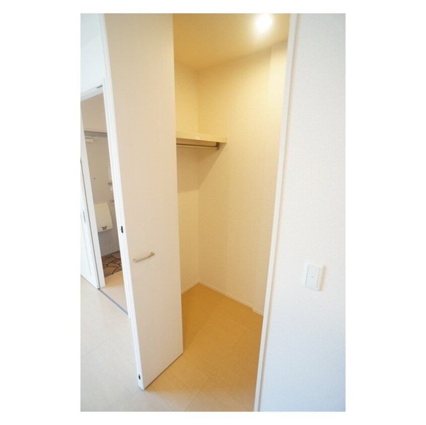 キッチン横にもウォークイン収納 メゾンもみじの郷