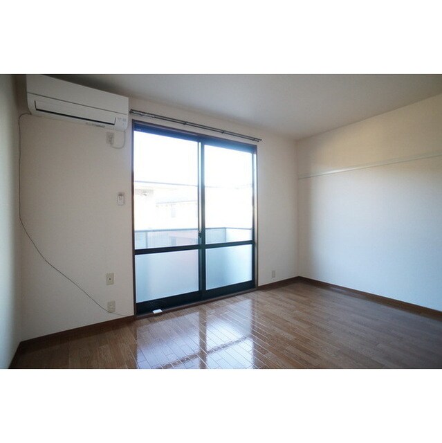 明るい日差しの室内 コーポミレット