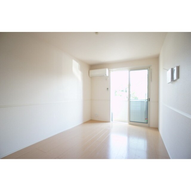 高い天井の室内で随所に気遣いを セレーノ