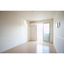 高い天井の室内で随所に気遣いを セレーノ