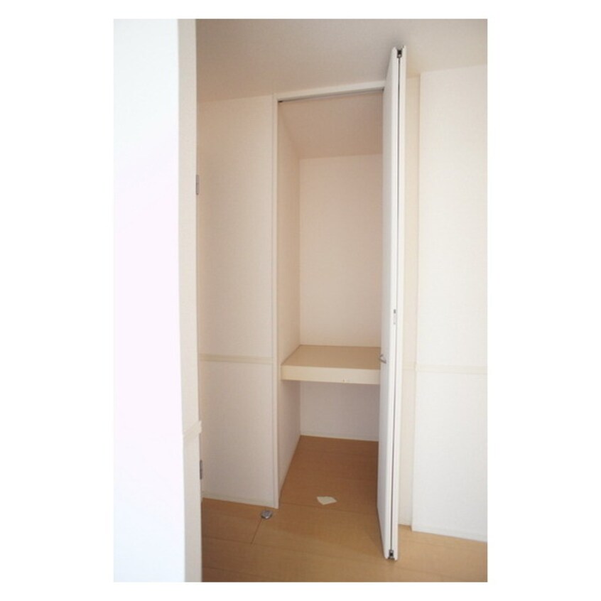 シンプルで使いやすいクローゼッ セレーノ