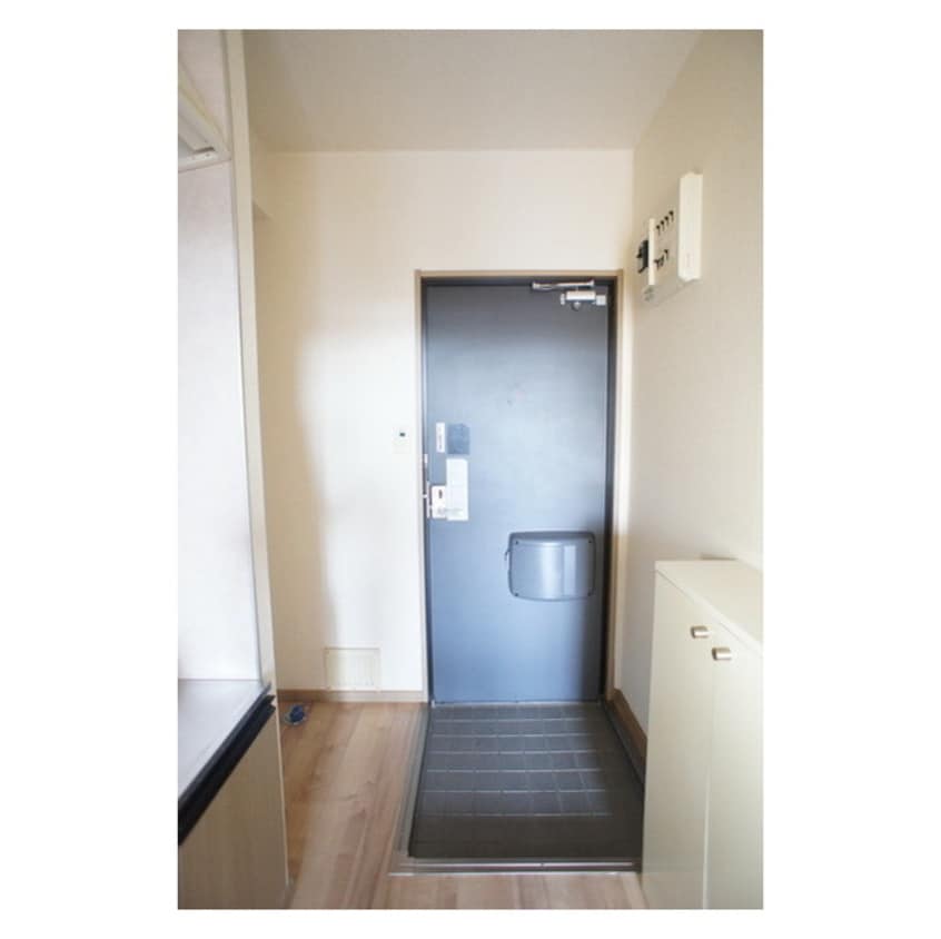 シューズボックス完備の玄関 スノウハイツ