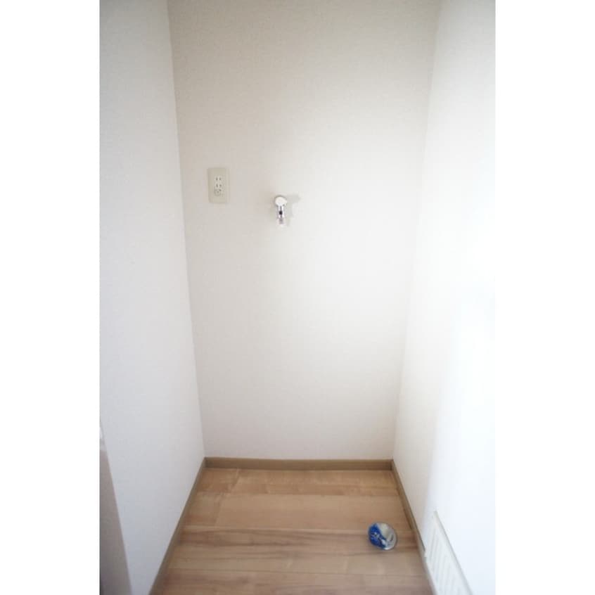 ムダなく確保された洗濯機スペー スノウハイツ