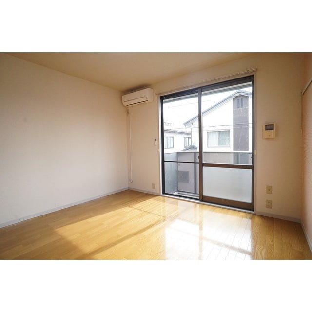 日当たり良い室内 Park Side Villa桜Ａ棟