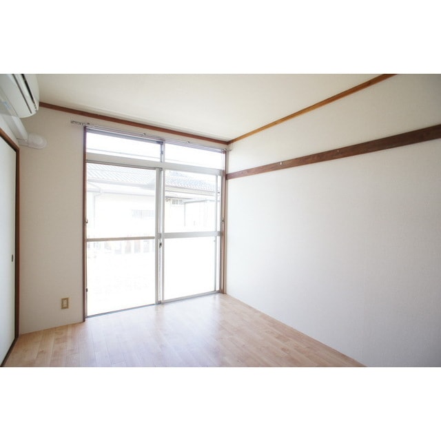 明るい日差しの室内 ＫコーポＡ棟