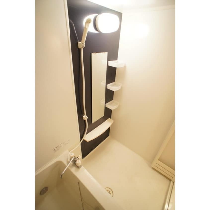 シャンプー棚や鏡も完備 ソレイユ