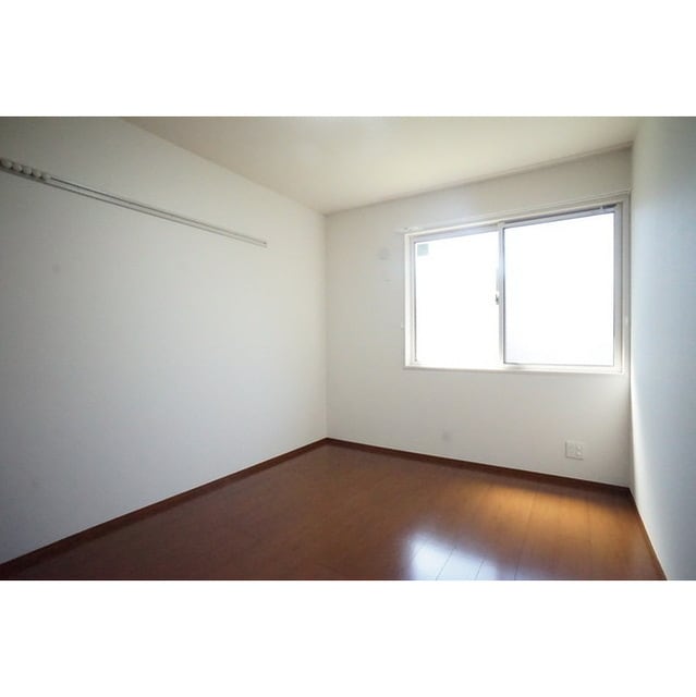 明るい日差しの室内 パークドオートム　Ｅ