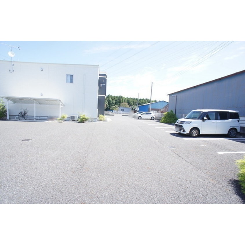 広々とした敷地の駐車場です ラ ミア カーサ