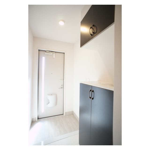 シューズボックス完備の玄関 ラ ミア カーサ