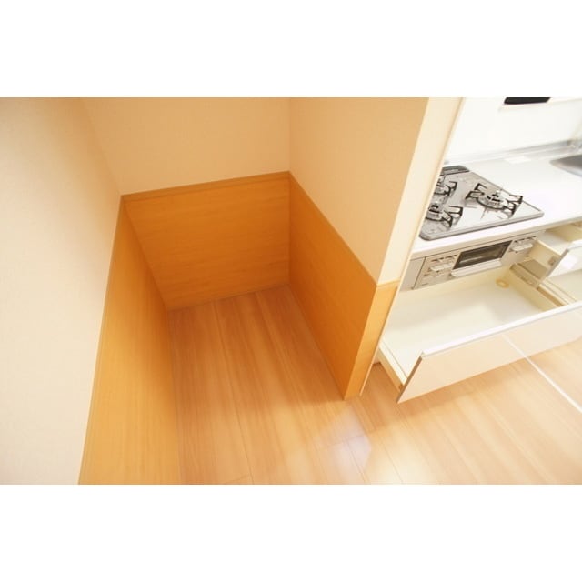 便利な動線に冷蔵庫スペースあり プラスモア