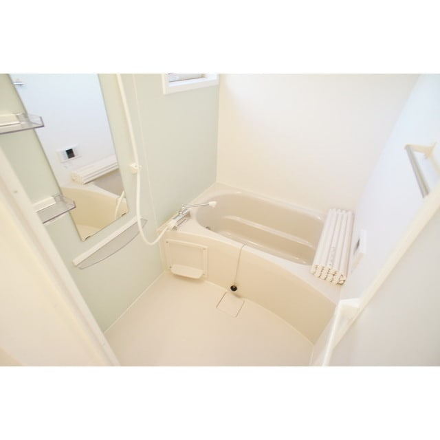 シャンプー棚や鏡も完備 プラスモア