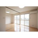 高い天井の室内で随所に気遣いを エレヴァート