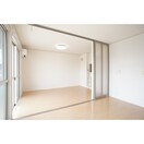 明るい日差しの室内ですね☆ エレヴァート