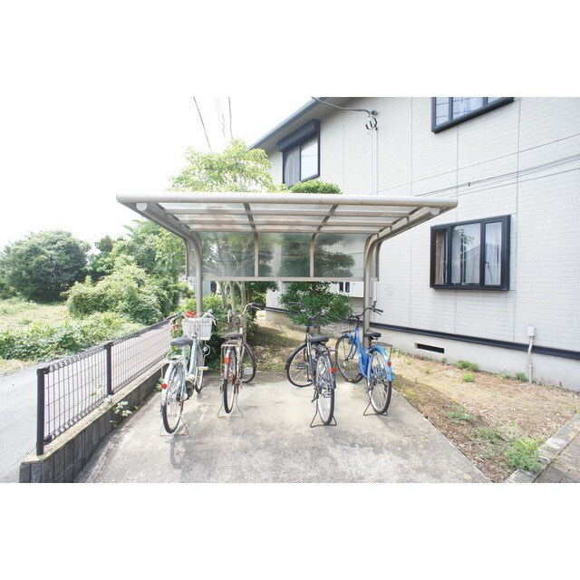 屋根付きの駐輪場 ユイマール・エフ　Ｆ