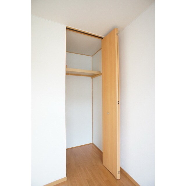 シンプルで使いやすいクローゼッ ユイマール・エフ　Ｆ